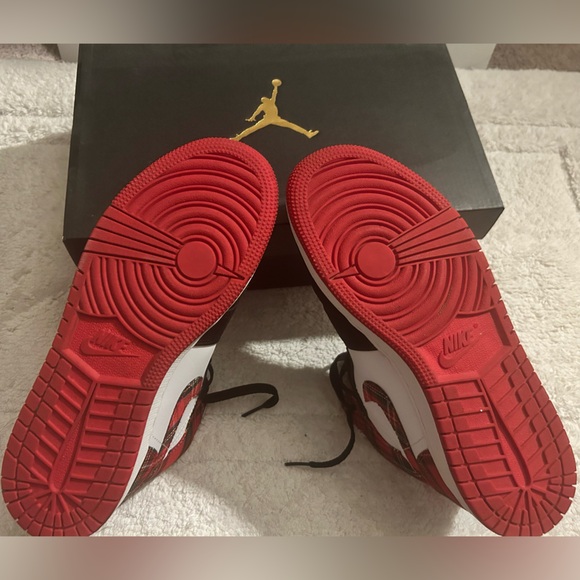 Big Kids/Youth Air Jordan 1s - Picture 5 of 6